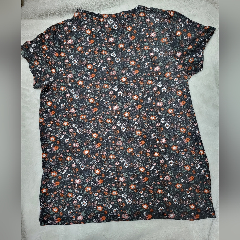 NWT! Twik Size Large Floral and Paisley Tshirt! - Picture 6 of 7